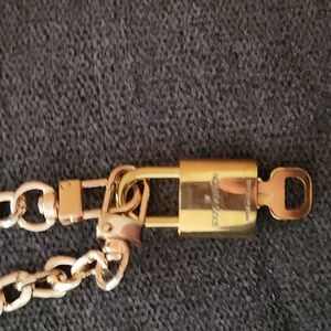 Gold lv lock and key necklace 322